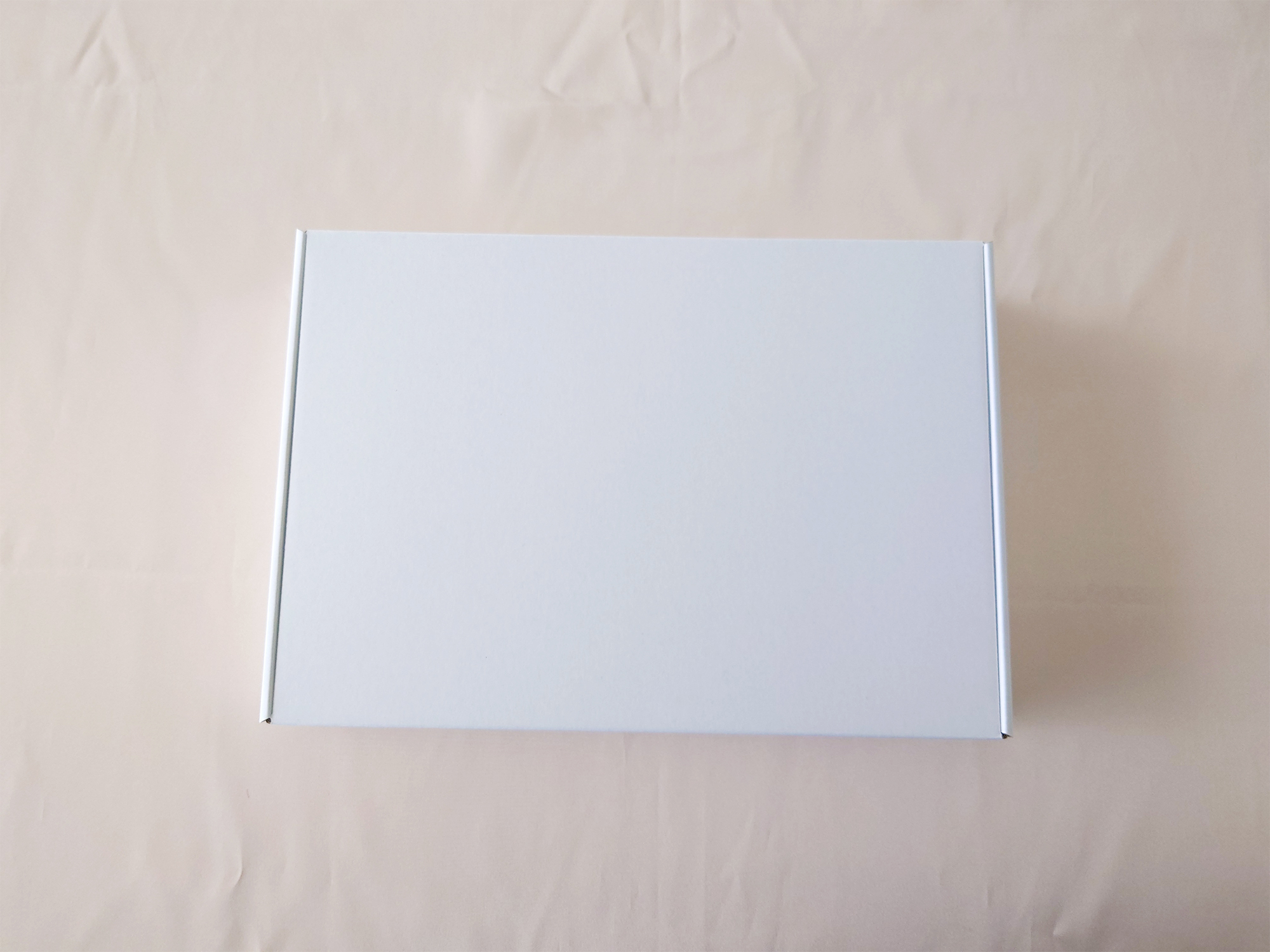 �Ð�搶�������鏉�߂Ẵ\���M�^�[�u��3�e�Z�b�g�̔��ɓ����Ă�����